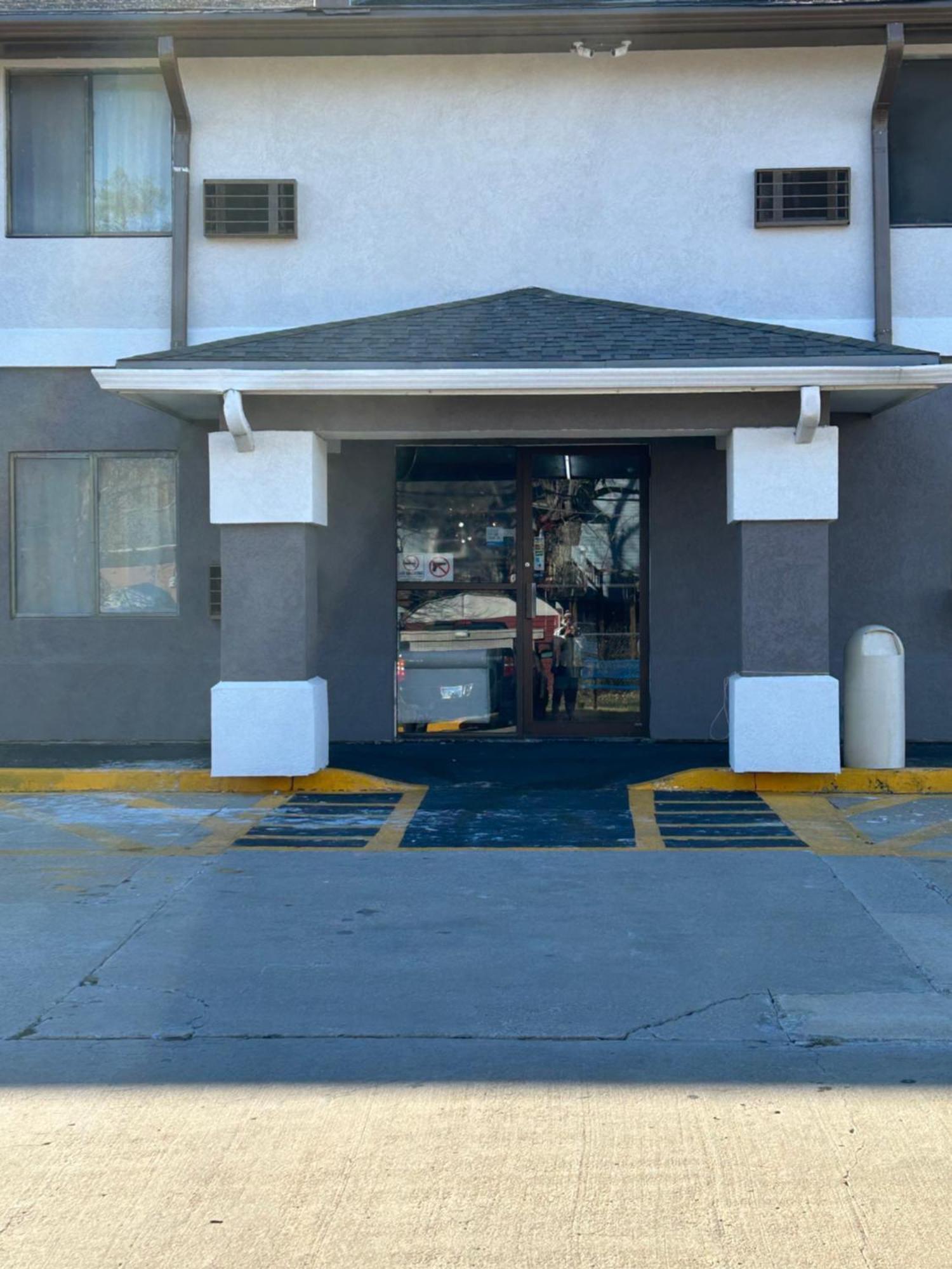 Rodeway Inn Emporia Exterior photo