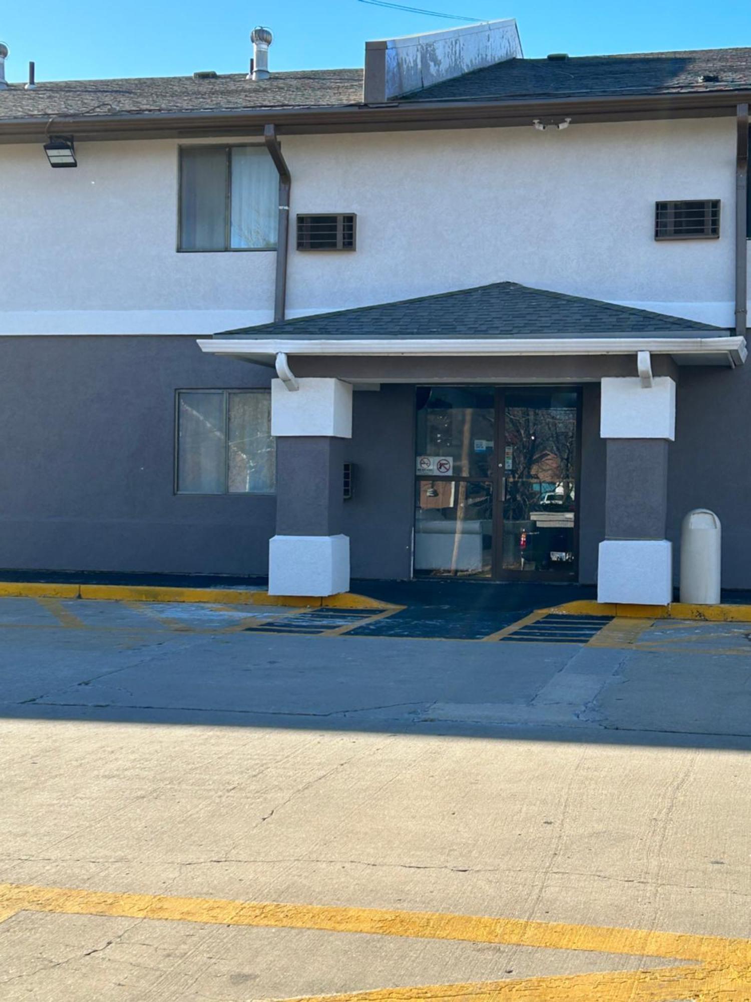 Rodeway Inn Emporia Exterior photo